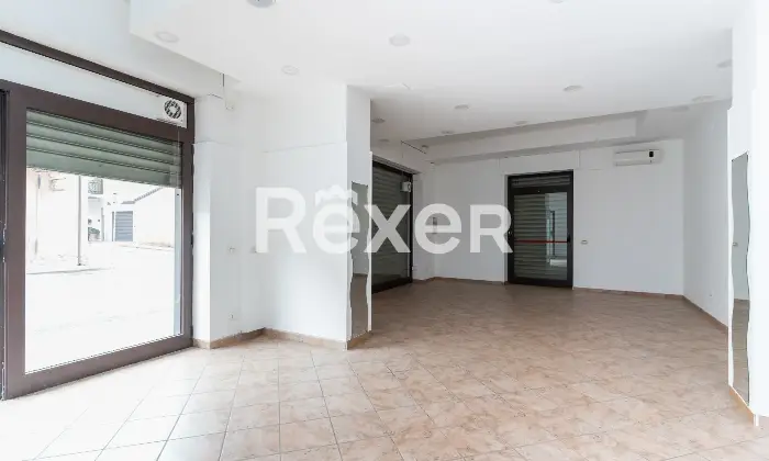 Rexer-Spezzano-Albanese-Intero-stabile-residenziale-con-due-locali-commerciali-Altro