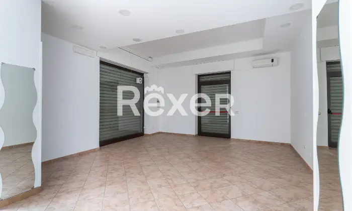 Rexer-Spezzano-Albanese-Intero-stabile-residenziale-con-due-locali-commerciali-Altro