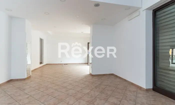 Rexer-Spezzano-Albanese-Intero-stabile-residenziale-con-due-locali-commerciali-Altro