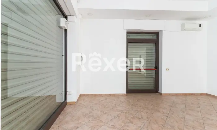 Rexer-Spezzano-Albanese-Intero-stabile-residenziale-con-due-locali-commerciali-Altro