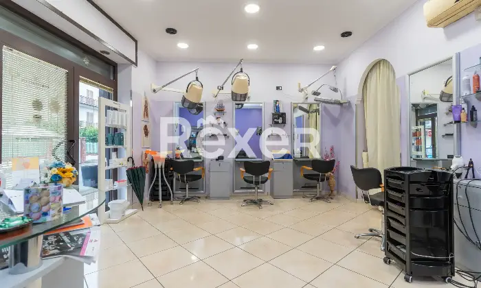 Rexer-Spezzano-Albanese-Intero-stabile-residenziale-con-due-locali-commerciali-Altro