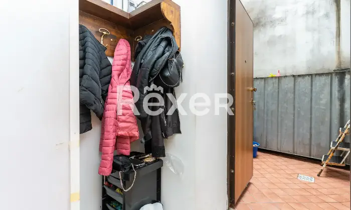 Rexer-Spezzano-Albanese-Intero-stabile-residenziale-con-due-locali-commerciali-Altro