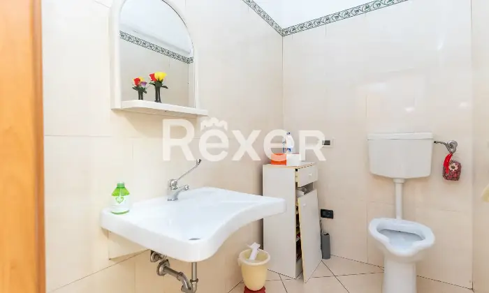 Rexer-Spezzano-Albanese-Intero-stabile-residenziale-con-due-locali-commerciali-Altro