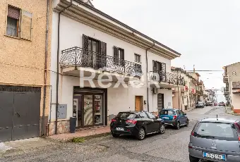 Rexer-Spezzano-Albanese-Intero-stabile-residenziale-con-due-locali-commerciali-Altro