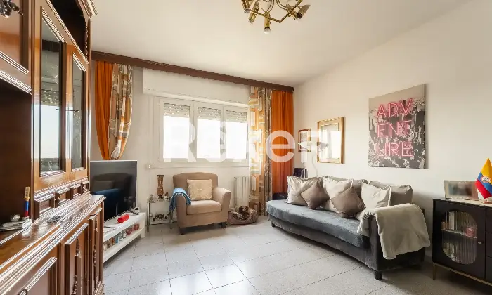 Rexer-Milano-Vendesi-tre-locali-cantina-e-box-auto-Altro