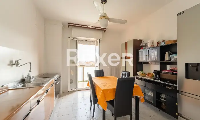 Rexer-Milano-Vendesi-tre-locali-cantina-e-box-auto-Altro