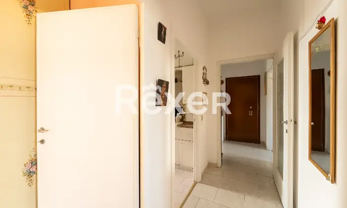 Rexer-Milano-Vendesi-tre-locali-cantina-e-box-auto-Altro