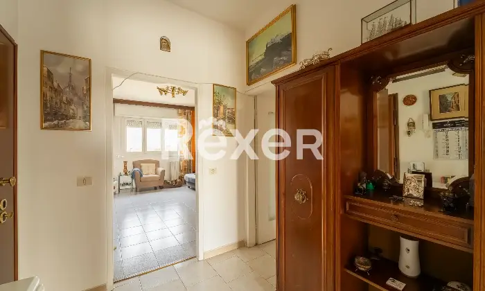 Rexer-Milano-Vendesi-tre-locali-cantina-e-box-auto-Altro