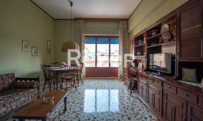 Rexer-Caserta-Appartamento-con-affaccio-sulla-Reggia-Altro