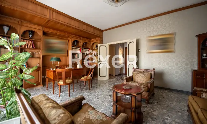 Rexer-Caserta-Appartamento-con-affaccio-sulla-Reggia-Altro