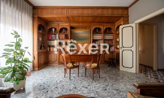Rexer-Caserta-Appartamento-con-affaccio-sulla-Reggia-Altro