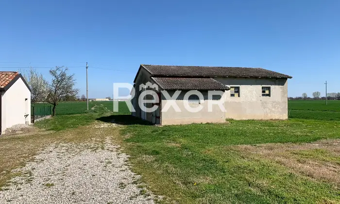 Rexer-Sermide-e-Felonica-Casa-indipendente-con-ampi-magazzini-e-mq-di-terreno-a-Sermide-e-Felonica-Altro