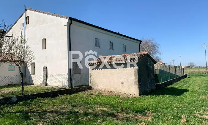 Rexer-Sermide-e-Felonica-Casa-indipendente-con-ampi-magazzini-e-mq-di-terreno-a-Sermide-e-Felonica-Altro