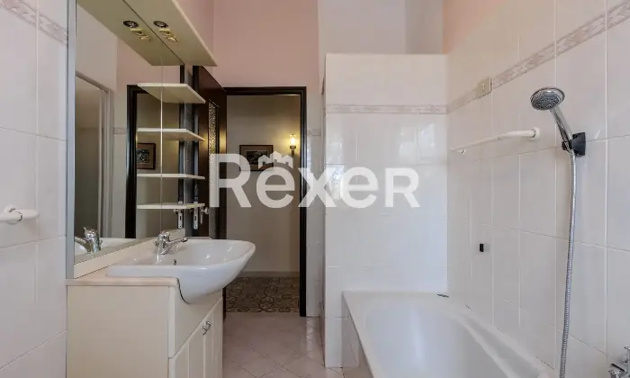 Rexer-Pozzo-dAdda-Appartamento-al-primo-piano-con-box-auto-e-cantina-Altro