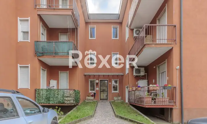 Rexer-Pozzo-dAdda-Appartamento-al-primo-piano-con-box-auto-e-cantina-Altro