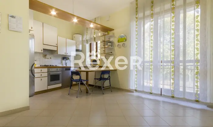 Rexer-Moncalieri-Ampio-quadrilocale-tripla-esposizione-in-stato-originale-con-box-auto-Altro