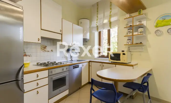 Rexer-Moncalieri-Ampio-quadrilocale-tripla-esposizione-in-stato-originale-con-box-auto-Altro