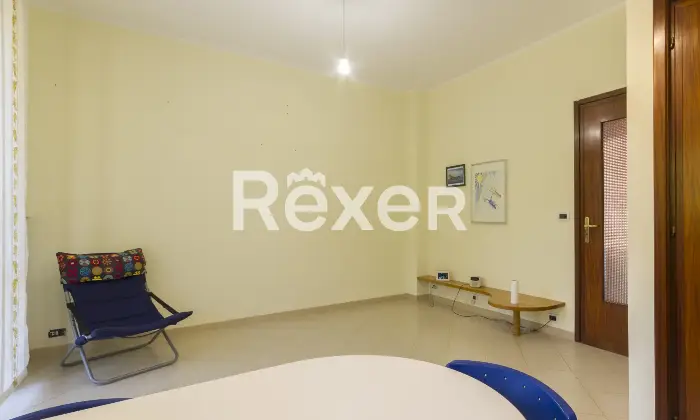 Rexer-Moncalieri-Ampio-quadrilocale-tripla-esposizione-in-stato-originale-con-box-auto-Altro