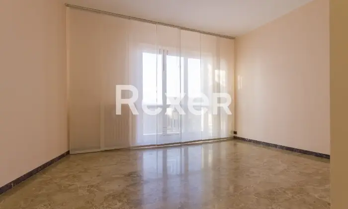 Rexer-Moncalieri-Ampio-quadrilocale-tripla-esposizione-in-stato-originale-con-box-auto-Altro