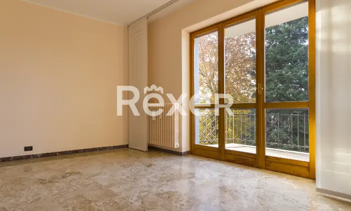 Rexer-Moncalieri-Ampio-quadrilocale-tripla-esposizione-in-stato-originale-con-box-auto-Altro