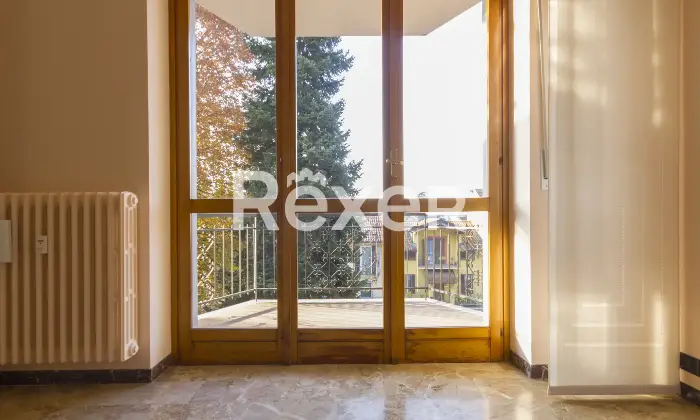 Rexer-Moncalieri-Ampio-quadrilocale-tripla-esposizione-in-stato-originale-con-box-auto-Altro