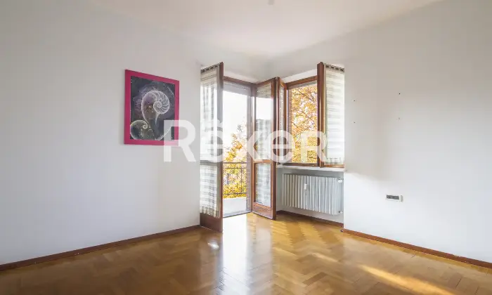 Rexer-Moncalieri-Ampio-quadrilocale-tripla-esposizione-in-stato-originale-con-box-auto-Altro