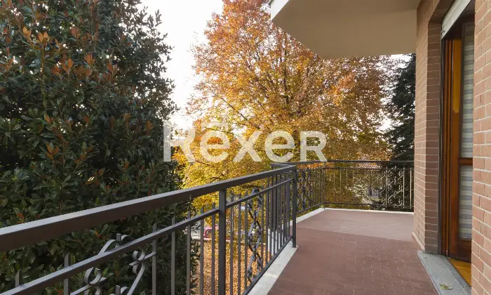 Rexer-Moncalieri-Ampio-quadrilocale-tripla-esposizione-in-stato-originale-con-box-auto-Altro