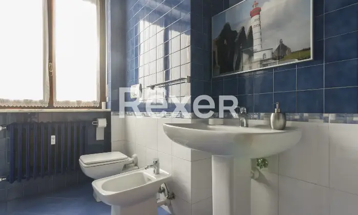 Rexer-Moncalieri-Ampio-quadrilocale-tripla-esposizione-in-stato-originale-con-box-auto-Altro