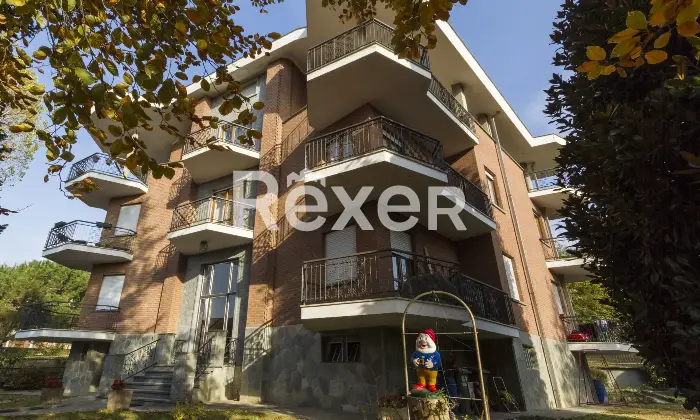 Rexer-Moncalieri-Ampio-quadrilocale-tripla-esposizione-in-stato-originale-con-box-auto-Altro