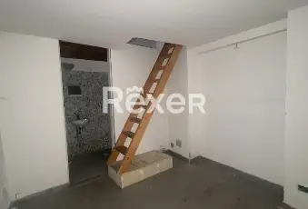 Rexer-Prato-Affitto-magazzino-con-soppalco-di-metri-quadri-Altro