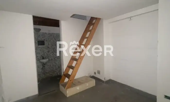 Rexer-Prato-Affitto-magazzino-con-soppalco-di-metri-quadri-Altro