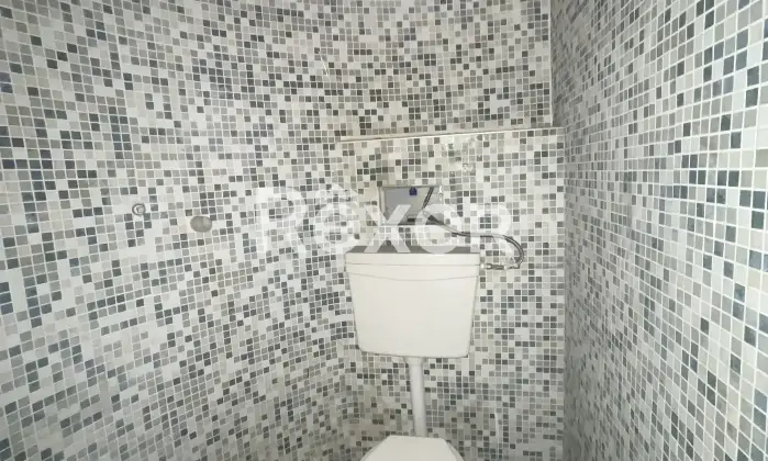 Rexer-Prato-Affitto-magazzino-con-soppalco-di-metri-quadri-Altro