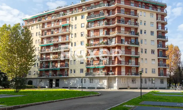 Rexer-Milano-Luminoso-Quadrilocale-piano-alto-comodissimo-per-la-MM-Altro