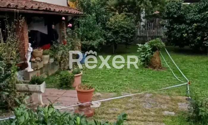 Rexer-Pietrasanta-Casa-singola-su-due-livelli-con-resede-esclusiva-porticato-e-box-auto-Altro