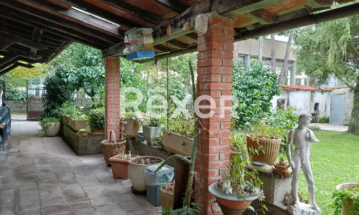 Rexer-Pietrasanta-Casa-singola-su-due-livelli-con-resede-esclusiva-porticato-e-box-auto-Altro