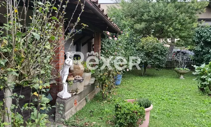 Rexer-Pietrasanta-Casa-singola-su-due-livelli-con-resede-esclusiva-porticato-e-box-auto-Altro