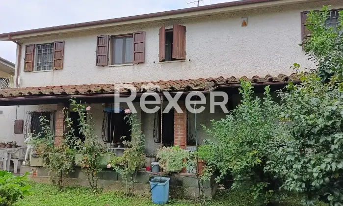 Rexer-Pietrasanta-Casa-singola-su-due-livelli-con-resede-esclusiva-porticato-e-box-auto-Altro