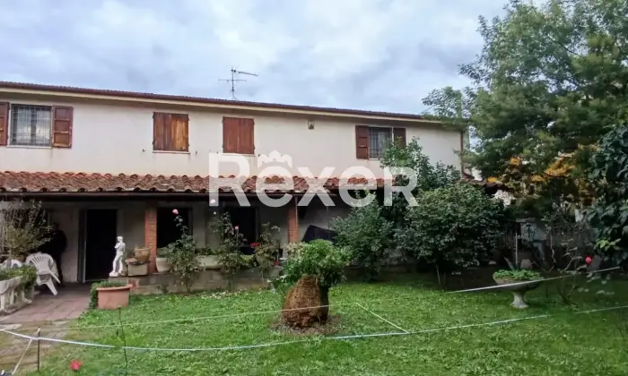 Rexer-Pietrasanta-Casa-singola-su-due-livelli-con-resede-esclusiva-porticato-e-box-auto-Altro