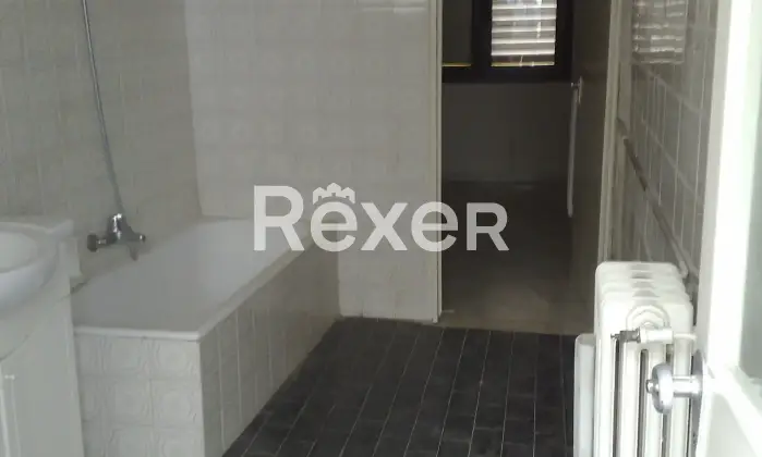Rexer-Giarratana-OCCASIONE-casa-indipendente-da-ristrutturare-Bagno