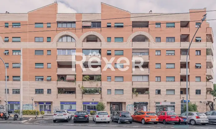 Rexer-Roma-Ampio-appartamento-in-buono-stato-Altro