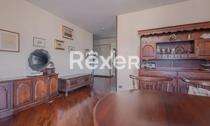 Rexer-Roma-Ampio-appartamento-in-buono-stato-Altro