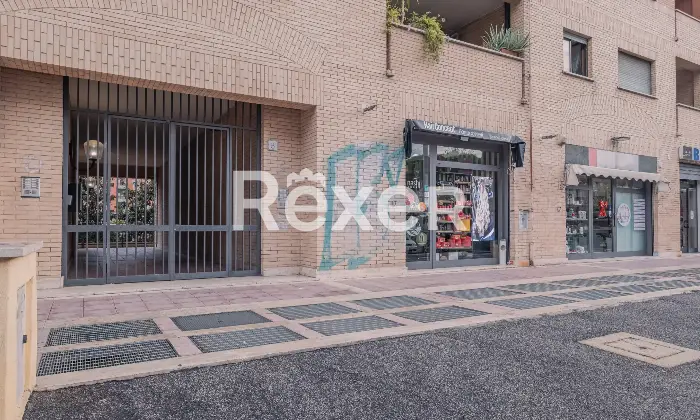 Rexer-Roma-Ampio-appartamento-in-buono-stato-Altro