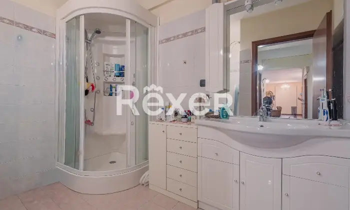 Rexer-Roma-Ampio-appartamento-in-buono-stato-Altro