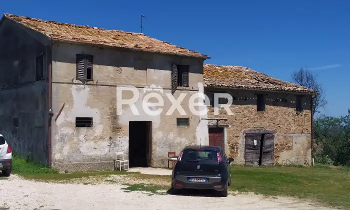 Rexer-Corinaldo-casale-panoramico-da-ristrutturare-Giardino