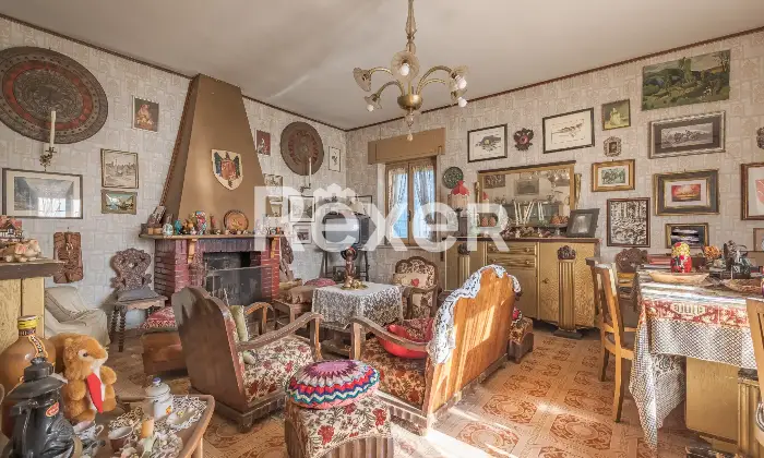 Rexer-Zagarolo-Villa-di-pregio-su-tre-livelli-con-piscina-e-terreno-Altro