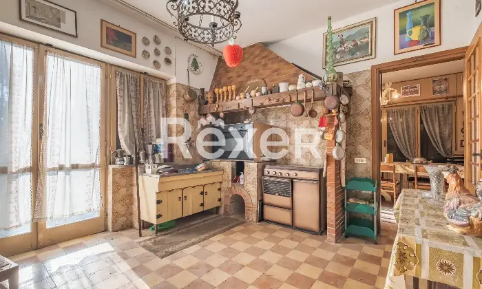 Rexer-Zagarolo-Villa-di-pregio-su-tre-livelli-con-piscina-e-terreno-Altro