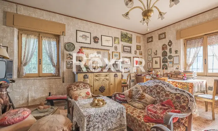 Rexer-Zagarolo-Villa-di-pregio-su-tre-livelli-con-piscina-e-terreno-Altro