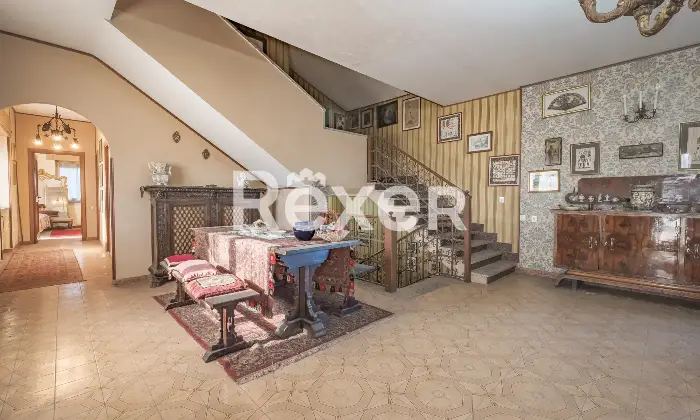 Rexer-Zagarolo-Villa-di-pregio-su-tre-livelli-con-piscina-e-terreno-Altro