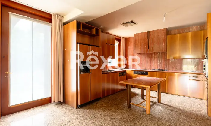 Rexer-Montebelluna-Prestigiosa-villa-con-ampio-parco-privato-Altro