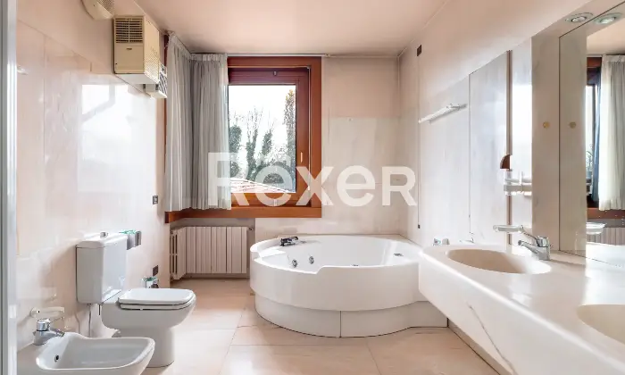 Rexer-Montebelluna-Prestigiosa-villa-con-ampio-parco-privato-Altro